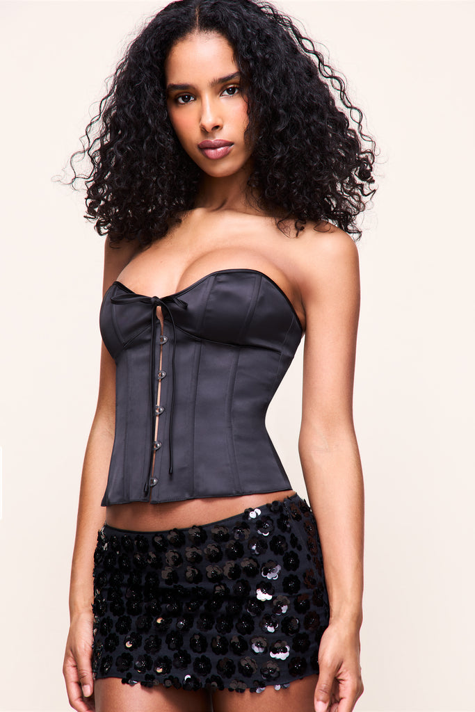 Low Rise Embellished Skirt in Black 