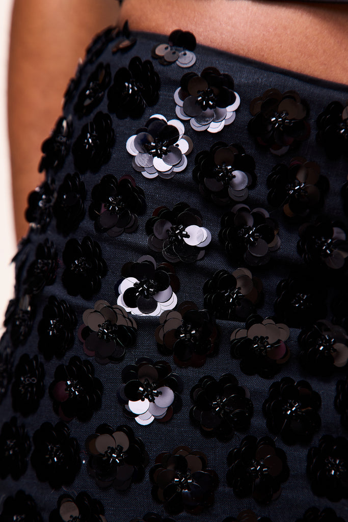 Low Rise Embellished Skirt in Black 