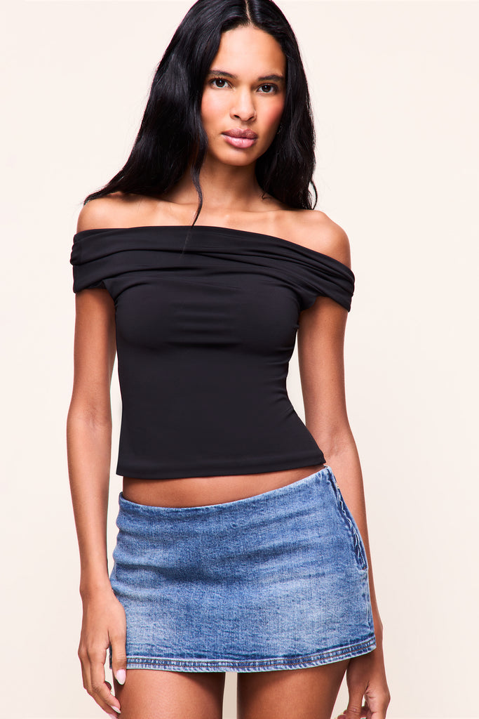 OFF SHOULDER TOP in Black 