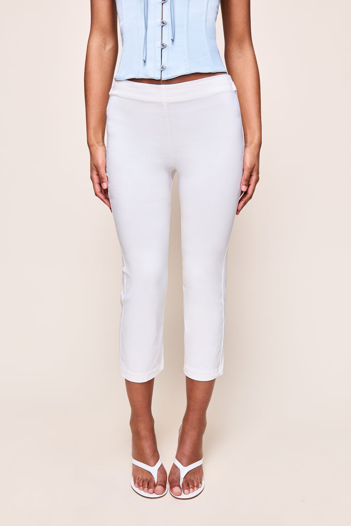 ELORA CAPRI PANT in White 