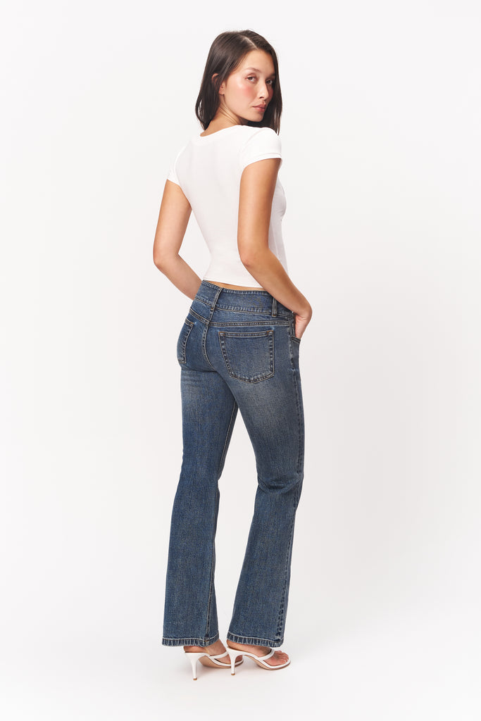 RITA V NECK IIN IVORY