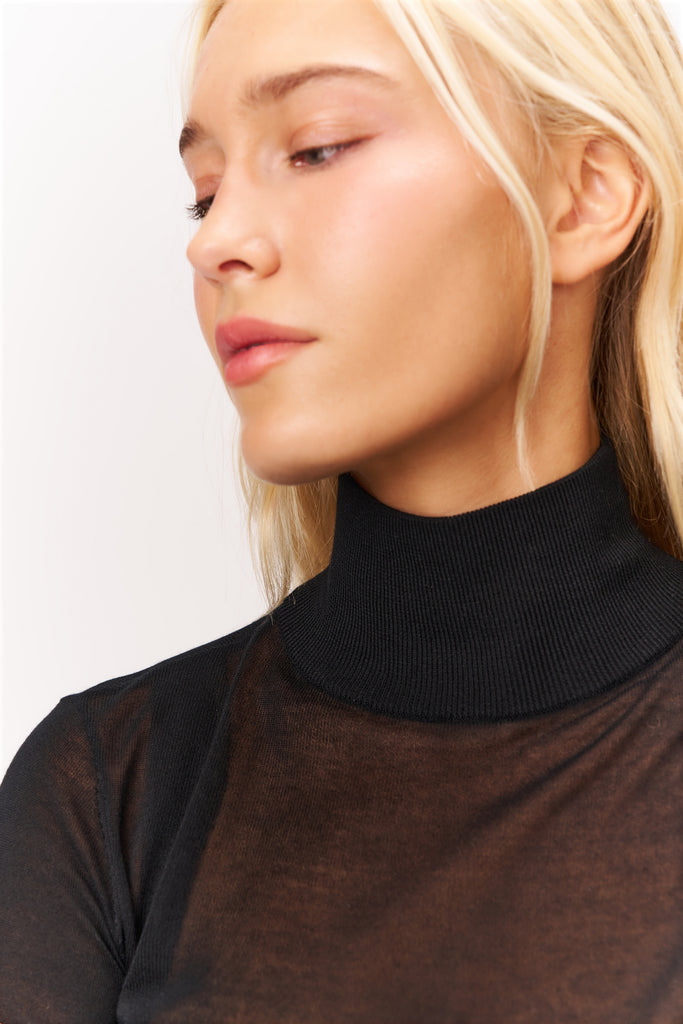 DAHLIA TOP IN BLACK